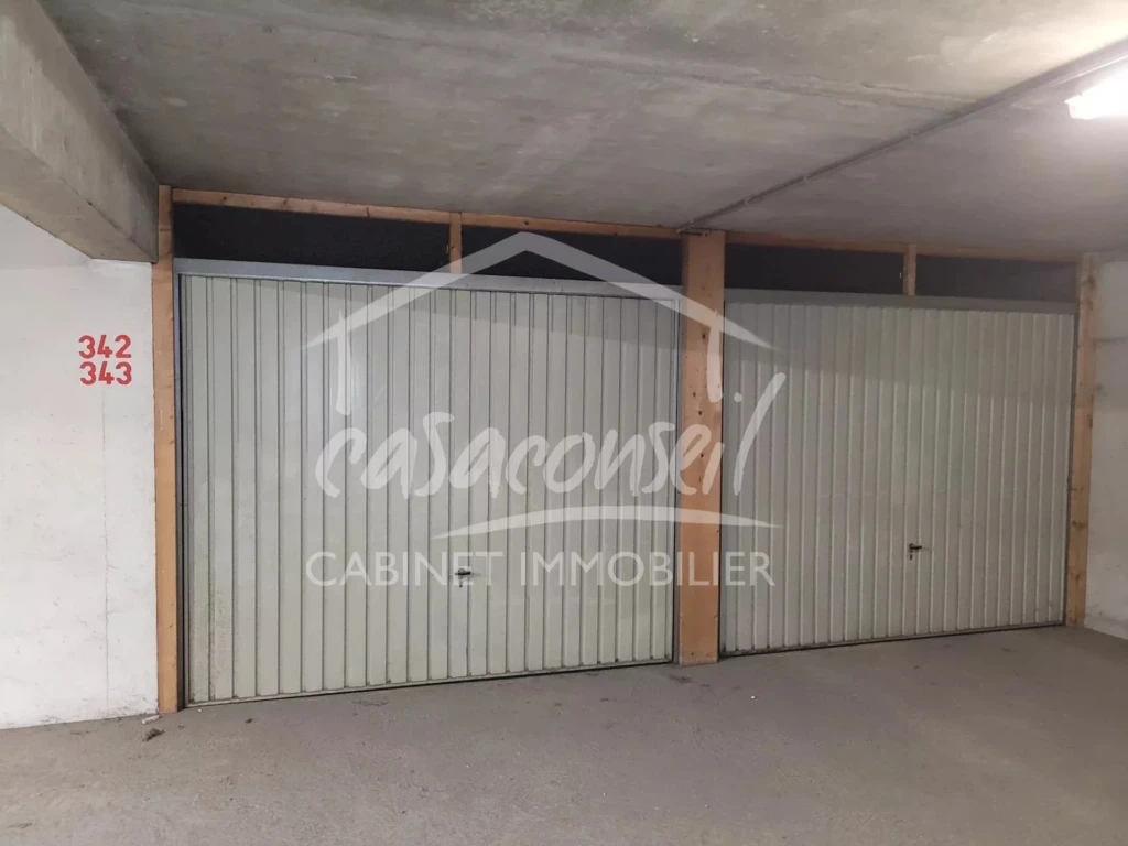 garage double portes électriques