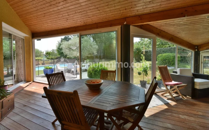 arboré chatgpt cloturée Cuisine ouverte double garage grande maison piscine Rouffiac Tolosan Sans vis-à-vis T7 véranda