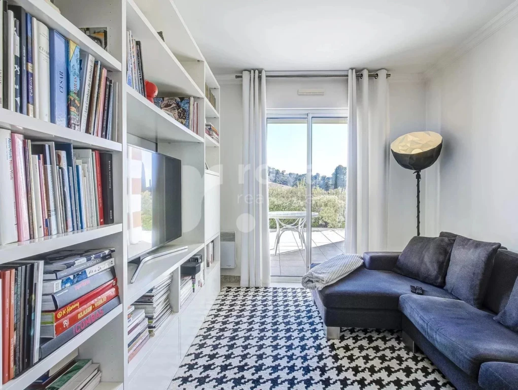 Pièce de vie confortable et lumineuse – Appartement Royal Mougins Golf