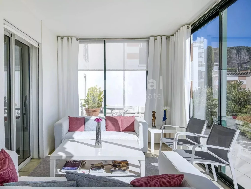 Espace lounge confortable dans domaine sécurisé Mougins