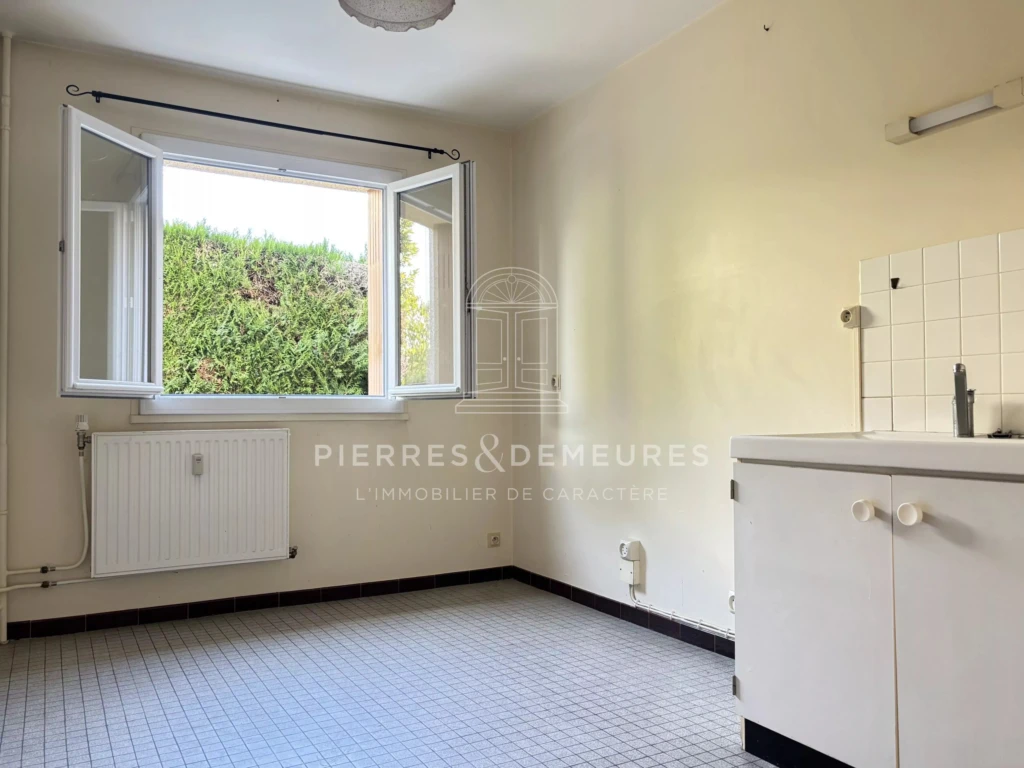 APPARTEMENT A VENDRE A LA CHATRE - APPARTEMENT TYPE 2 CLIMATISE AVEC CAVE ET PARKING -- APPARTEMENT SANS TRAVAUX - APPARTEMENT ACCESSIBLE PERSONNE A MOBILITE REDUITE -