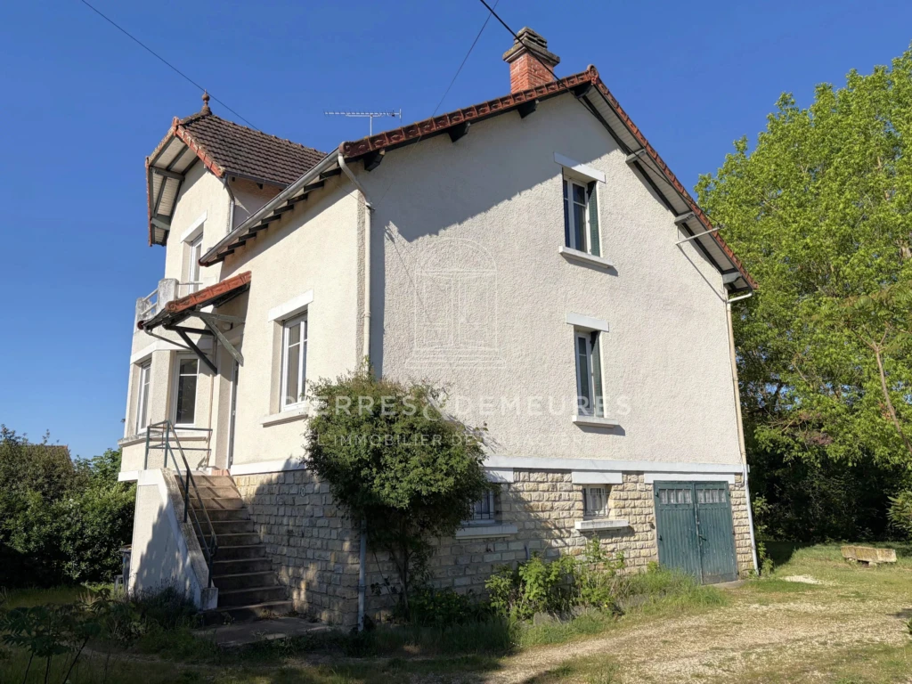 MAISON A VENDRE A SAINT-AMAND-MONTROND - MAISON FAMILIALE - MAISON LUMINEUSE - MAISON DE VILLE AVEC JARDIN A VENDRE - JARDIN CLOS SANS VIS-A-VIS