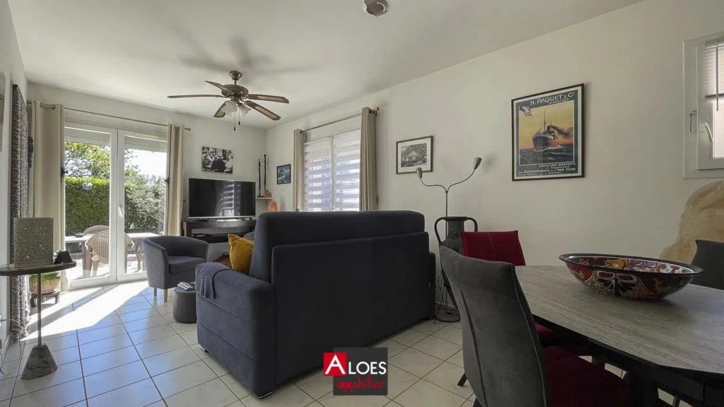 Maison Aigues-Mortes avec jardin