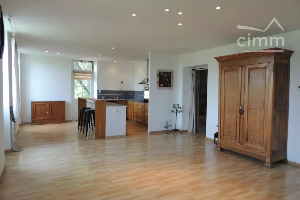 Pièce à vivre 1er étage Maison principale