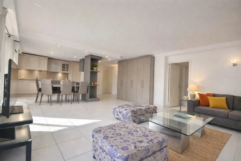 Cannes – Palm Beach | Élégant 3 pièces dans un immeuble Art déco