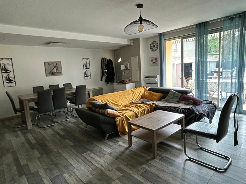 Photo 10