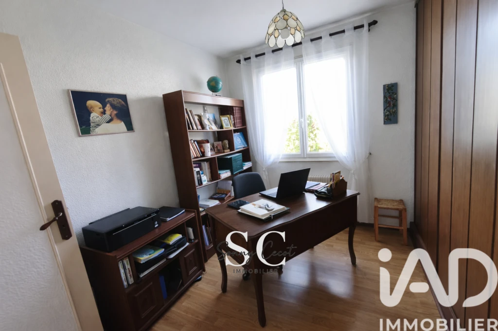Photo 10