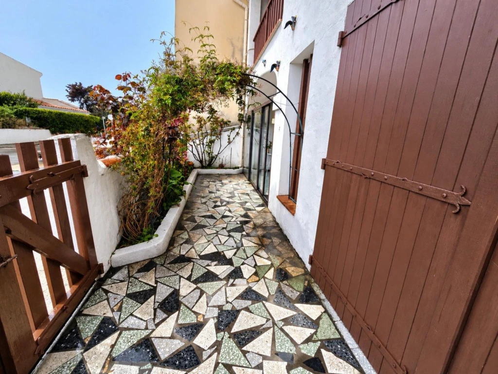 Photo 10
