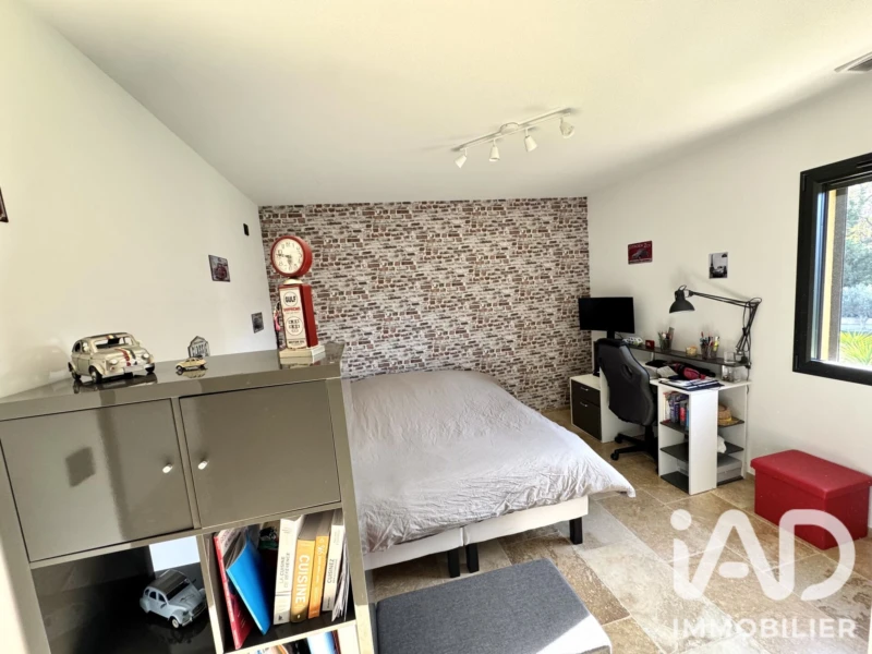 Photo 12