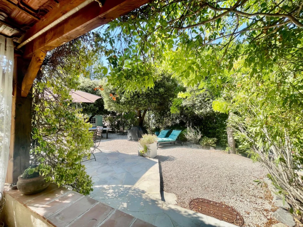 Photo 18