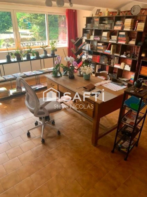 Photo 12