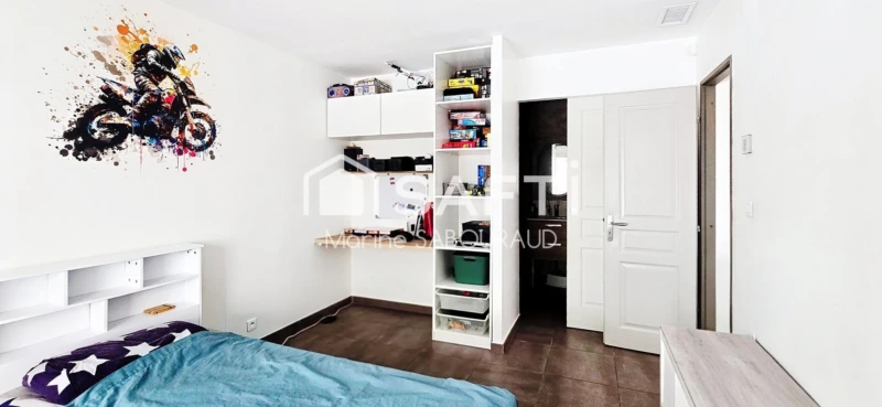 Photo 8