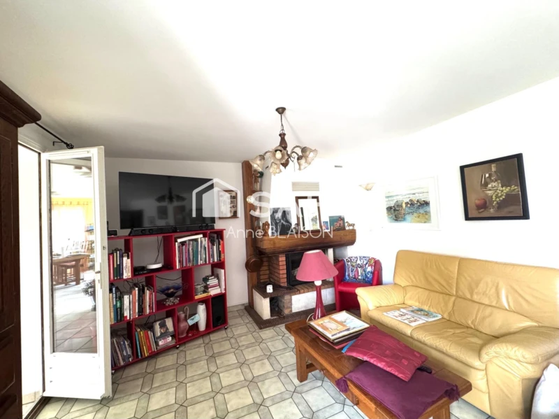Photo 12