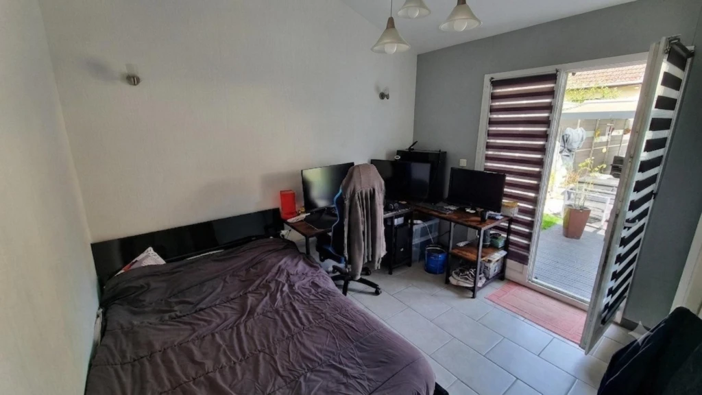 Photo 8