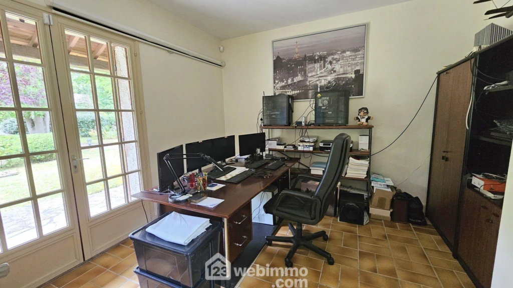Photo 10