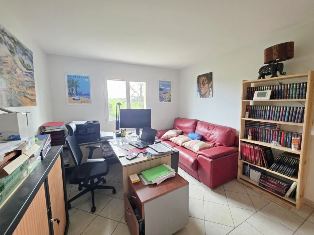 Photo 12