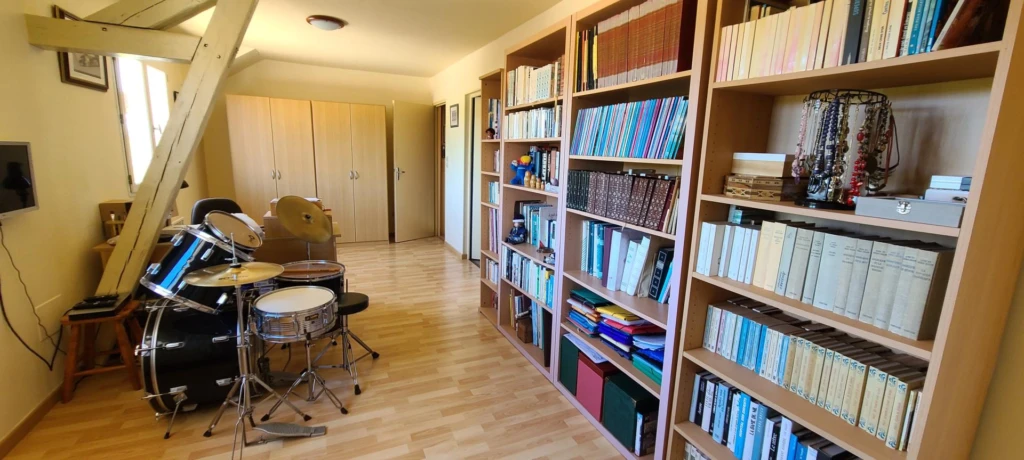 Photo 8