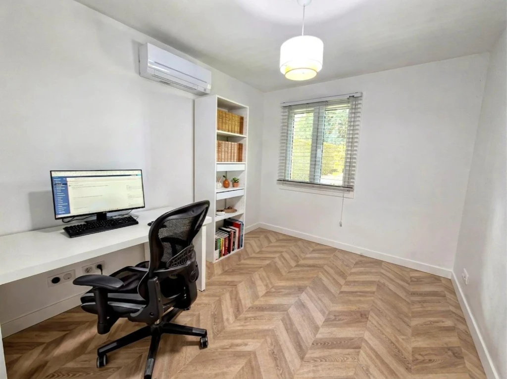 Photo 6