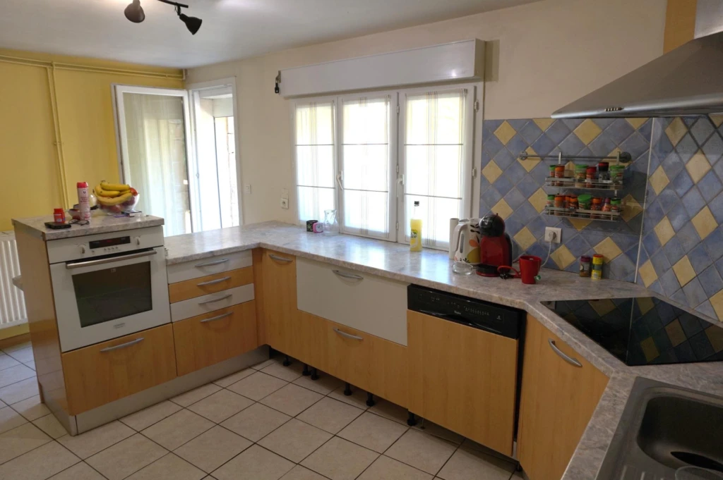 Photo 8