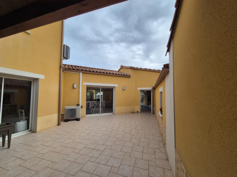 Photo 10