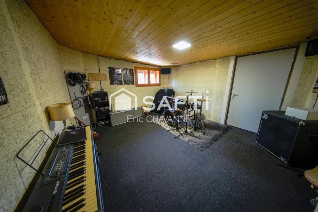 Photo 12