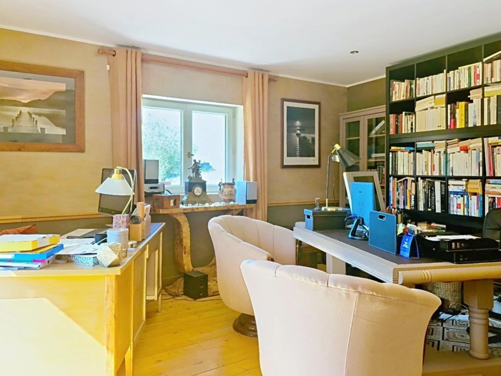 Photo 8