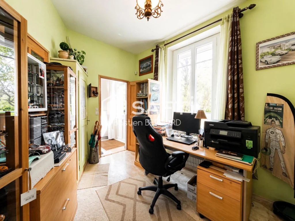 Photo 8