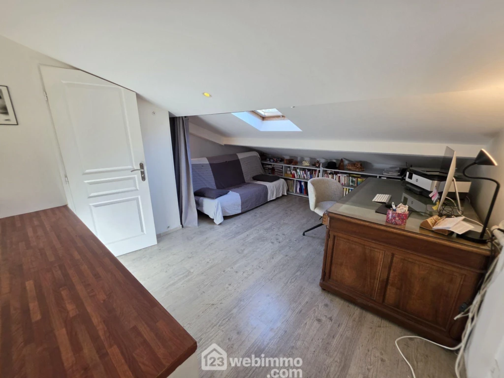 Photo 19