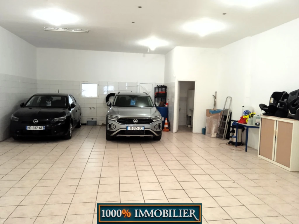 LOCAL COMMERCIAL