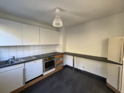 Sierck -4 pièces 82m2- 2 chambres, cuisine équipée individuelle, sdb, cave et 2 places parking