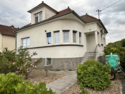 VAUDRECHING Maison Individuelle 120m2 sur 10 ares terrain, piscine, sous-sol complet, garage