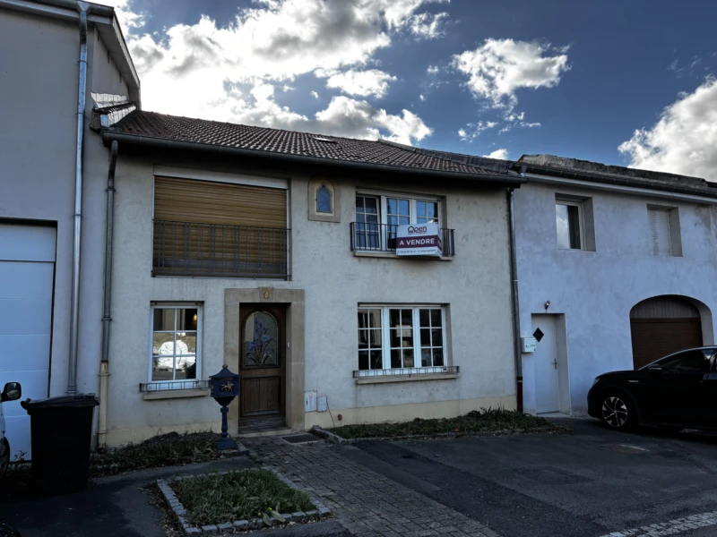 Luttange - maison 135m2 sur terrain 547m2, 3 chambres, véranda, dépendances, grenier et combles