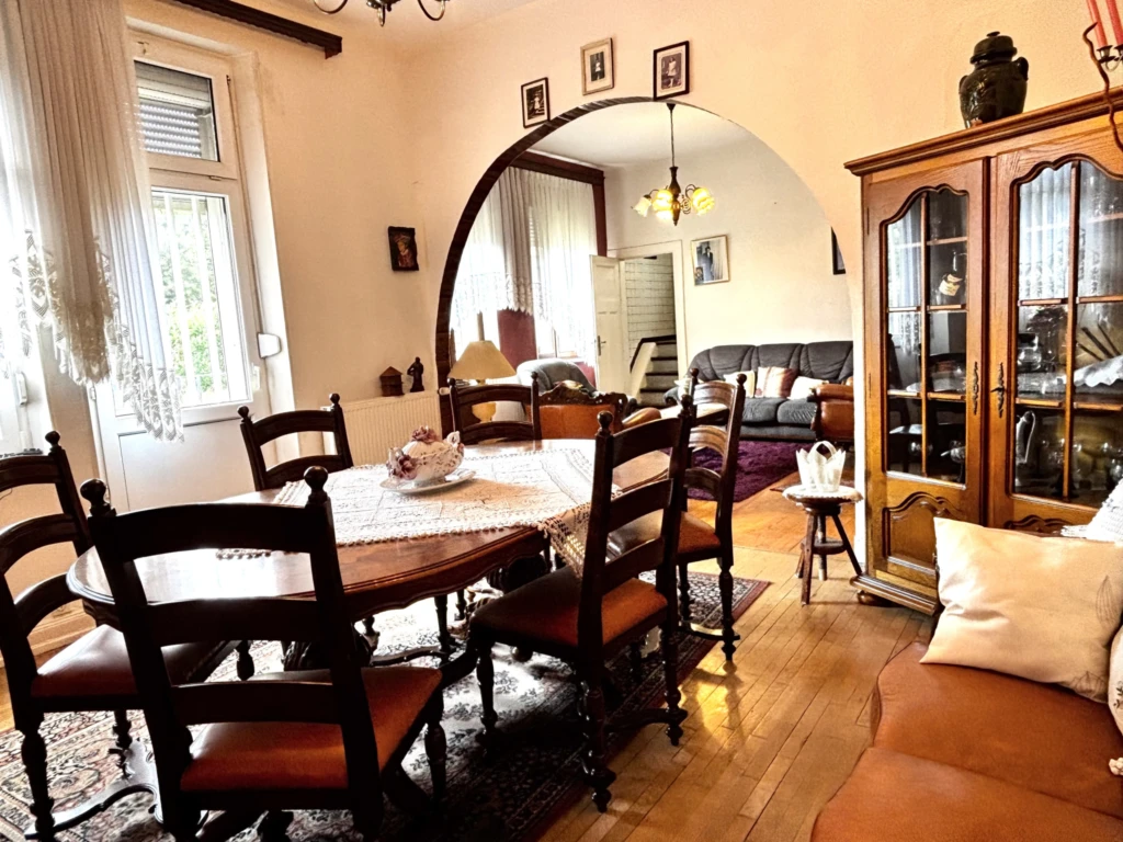 Nilvange, appartement duplex 171m2 - 4 chambres, 2sdb, jardin 449m2 , garage, maison de maitre