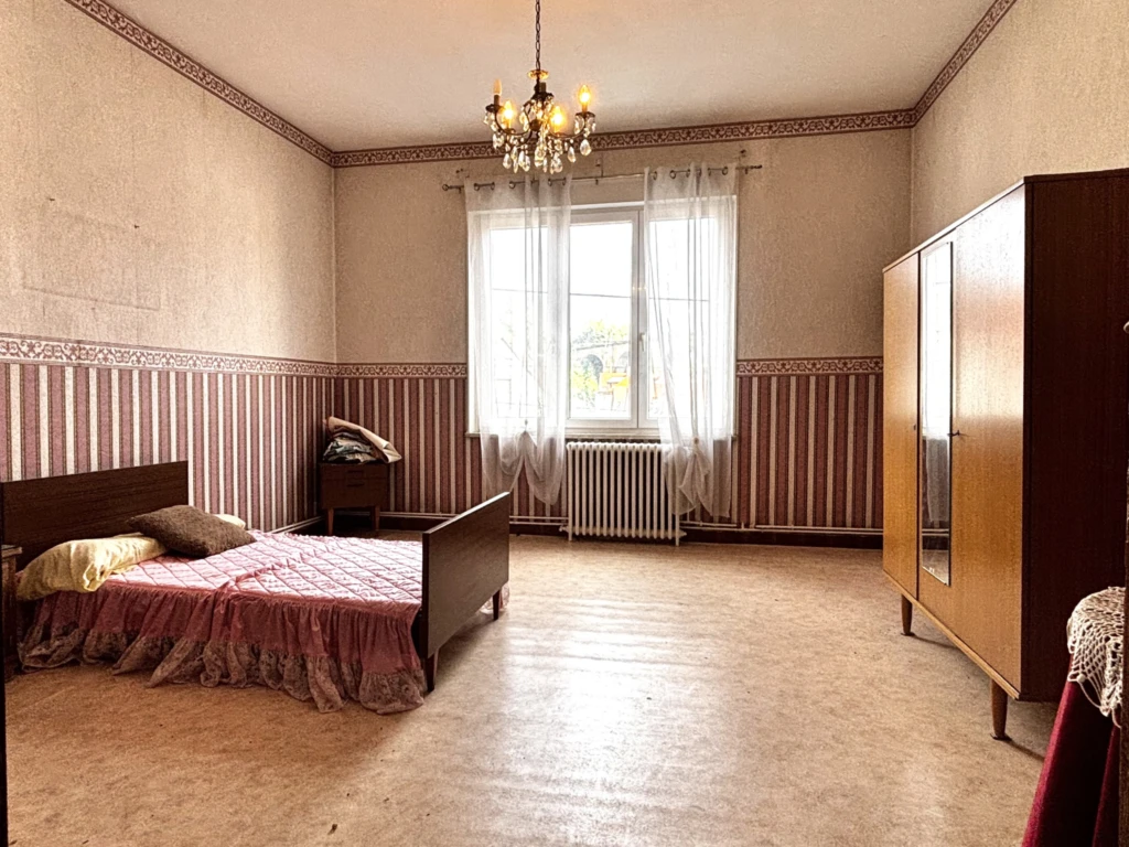 Nilvange, appartement duplex 171m2 - 4 chambres, 2sdb, jardin 449m2 , garage, maison de maitre