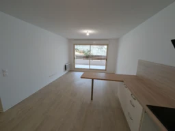 Séjour lumineux de  m2 à Nîmes mont duplan
