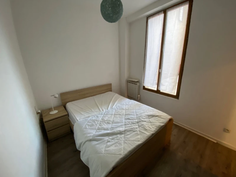 Chambre de m2 avec rangements