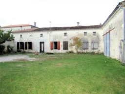 SECTEUR JARNAC (16200) MAISON D4HABITATION A RENOVER DEPENDANCES ETJARDIN