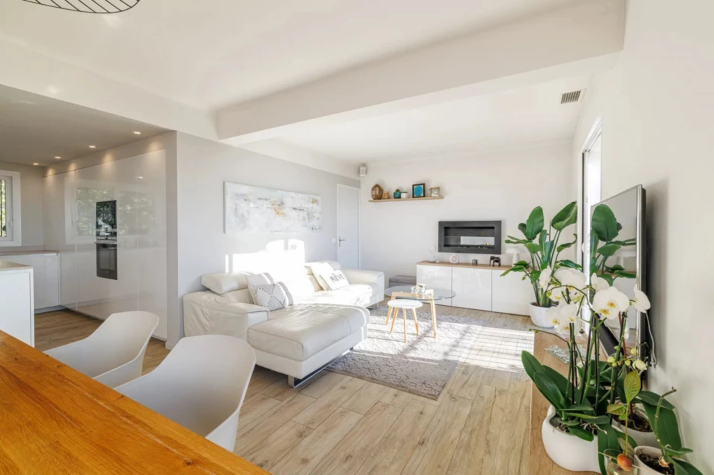EZE BORD DE MER APPARTEMENT 4P VUE MER 9
