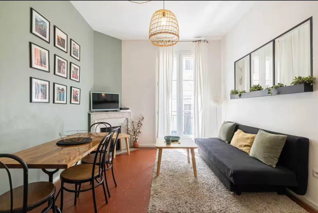 Cannes Bas Carnot appartement 3 pièces au calme parfait état meublé 1