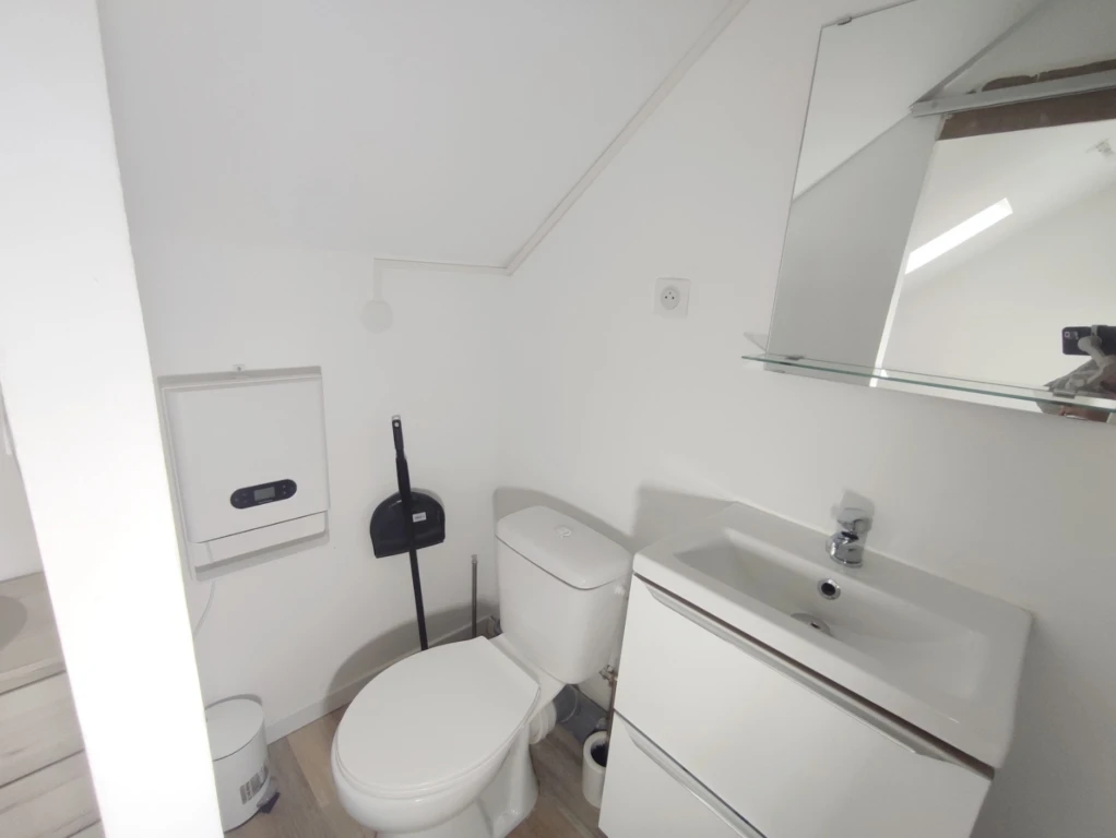 Studio moderne avec cuisine ouverte 6