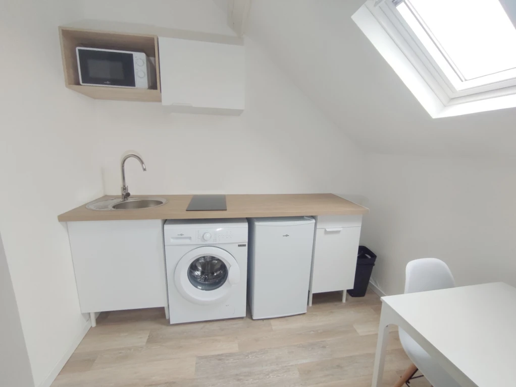 Studio moderne avec cuisine ouverte 4