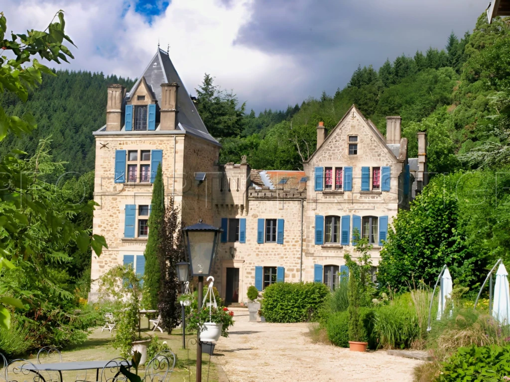 ARDECHE BELLE DEMEURE XVIIème 2 HA 13
