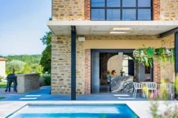 GARD PROPRIETE CONTEMPORAINE 1.3 HA VUE DOMINANTE 2