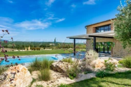 GARD PROPRIETE CONTEMPORAINE 1.3 HA VUE DOMINANTE 1