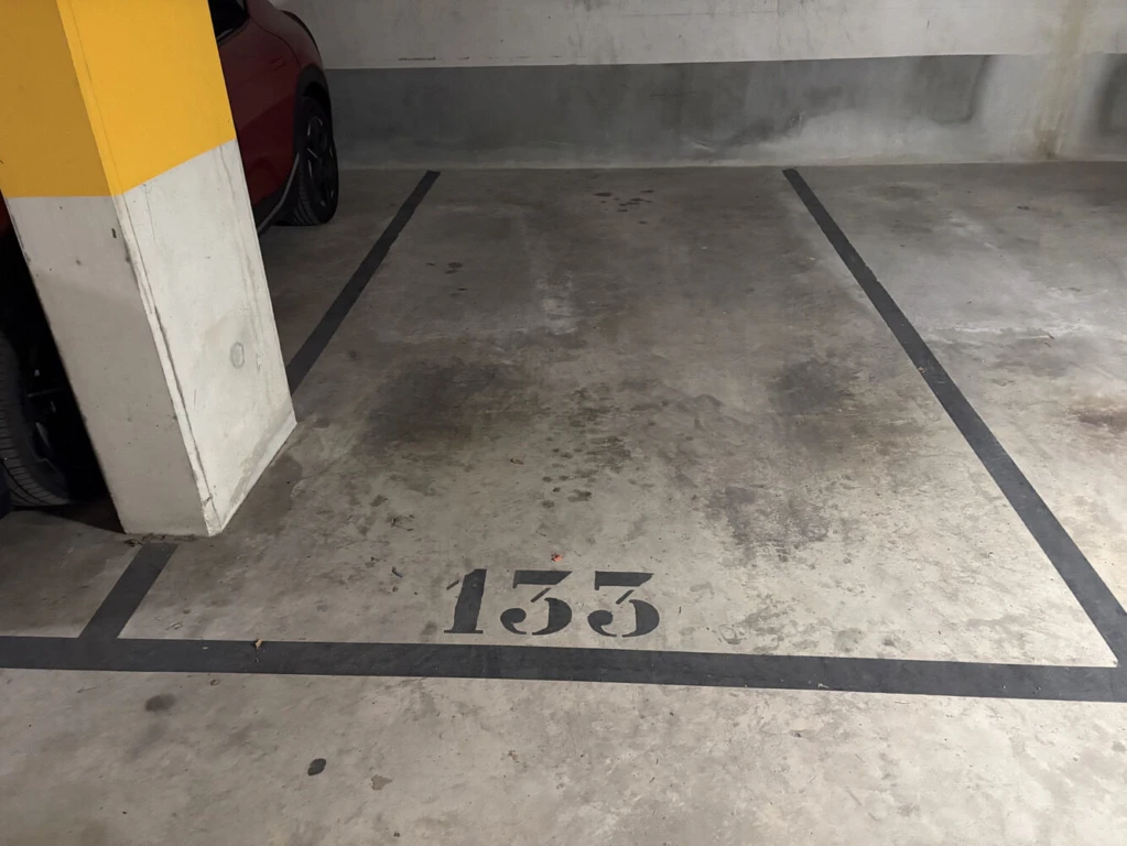 Place de parking 12 m² 2