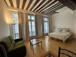 PARIS 6 - RUE DAUPHINE | Grand Studio meublé 1