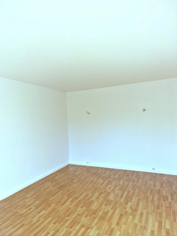 Appartement 3 pièces rénové de 63,87 m² — balcon, parking, résidence avec gardie 4