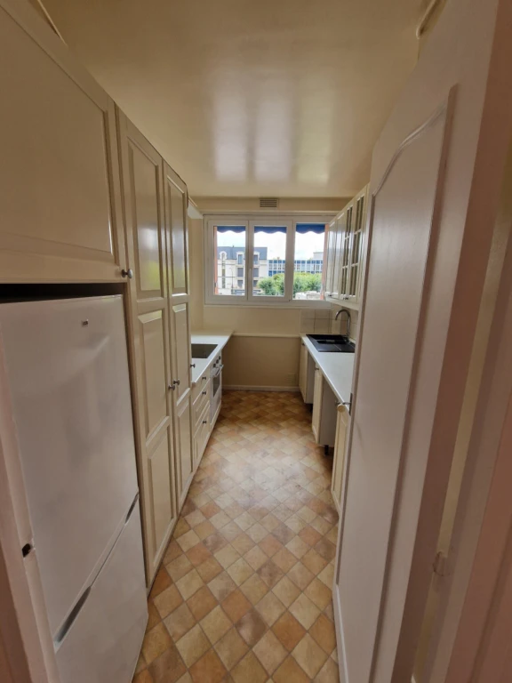Appartement 3 pièces rénové de 63,87 m² — balcon, parking, résidence avec gardie 6