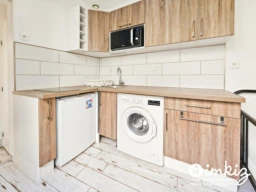 Studio rénové rue piétonne au calme 6