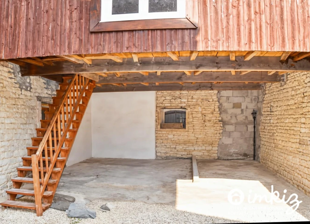 Maison 5 pièces de 140 m² avec cour et préau 7